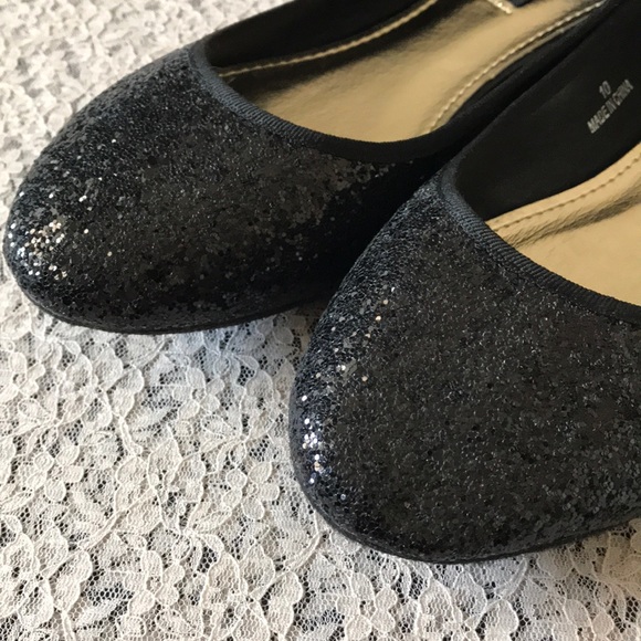 ❗️SOLD❗️Black Glitter Flats - Picture 3 of 4
